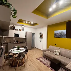 Nel Quartiere Bayres Completamente Rinnovata , Milano Italia